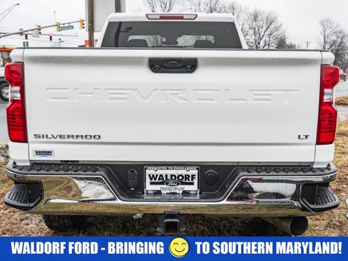 Used 2024 Chevrolet Silverado 2500 LT w/ Convenience Package image 5
