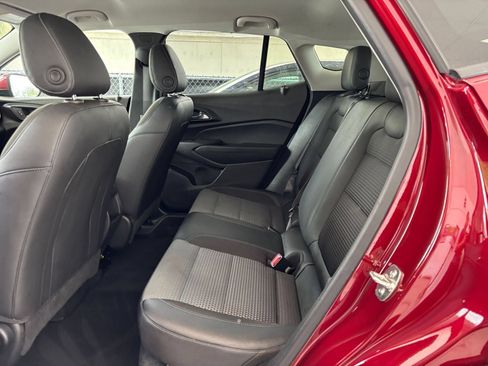 Used 2025 Chevrolet Trax LT w/ LT Convenience Package FWD image 25