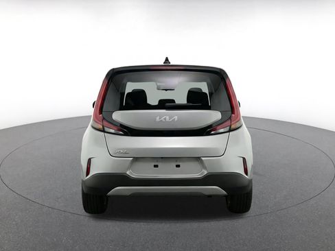 Used 2025 Kia Soul LX w/ LX Technology Package FWD image 15