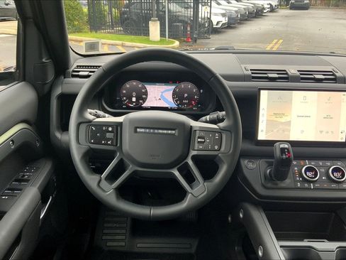 Used 2025 Land Rover Defender 110 X-Dynamic SE image 5