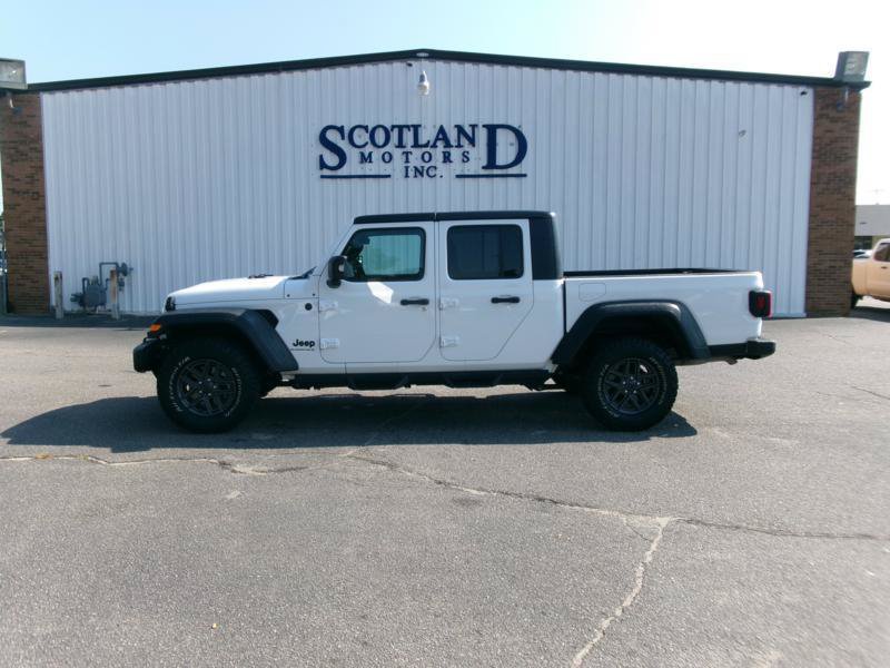 Used 2025 Jeep Gladiator Sport AWD/4WD image 1