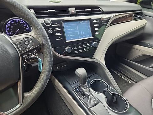 Used 2019 Toyota Camry LE FWD image 23