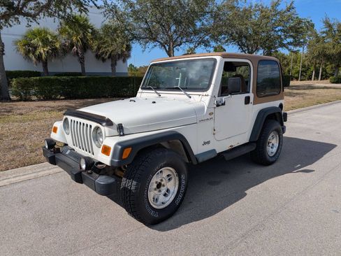 Used 1998 Jeep Wrangler SE image 2