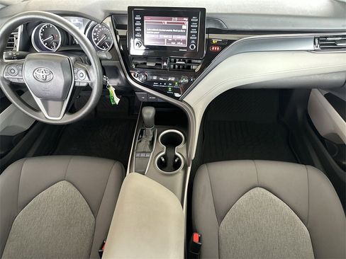 Used 2022 Toyota Camry LE image 17