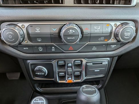 New 2026 Jeep Gladiator Sport image 25