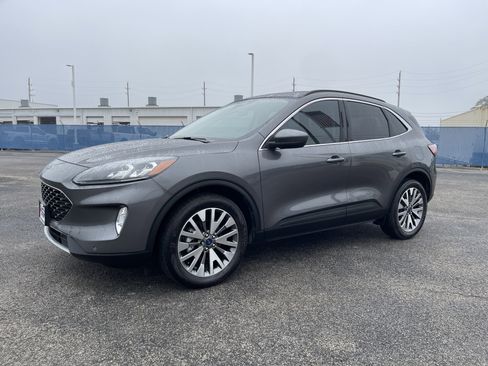 Used 2022 Ford Escape Titanium w/ Class II Trailer Tow Package image 7