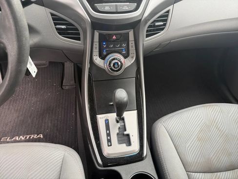 Used 2013 Hyundai Elantra GLS w/ Preferred Pkg FWD image 12