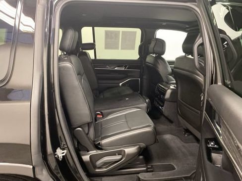 Used 2022 Jeep Wagoneer Series II w/ Premium Group I AWD/4WD image 28