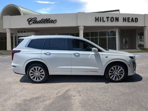 Certified 2024 Cadillac XT6 Premium Luxury w/ Technology Package FWD image 7