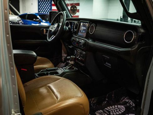 Used 2023 Jeep Wrangler Unlimited Sahara image 13