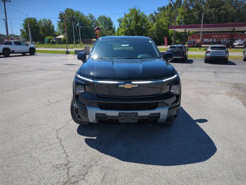 Used 2025 Chevrolet Silverado EV LT AWD/4WD image 2
