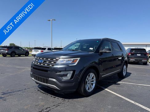 Used 2017 Ford Explorer XLT w/ Equipment Group 202A FWD image 1