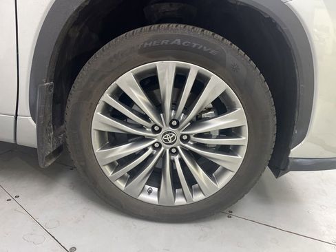 Used 2020 Toyota Highlander Platinum image 12