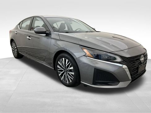 Used 2023 Nissan Altima 2.5 SV FWD image 8