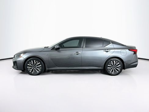 Used 2023 Nissan Altima 2.5 SV FWD image 4