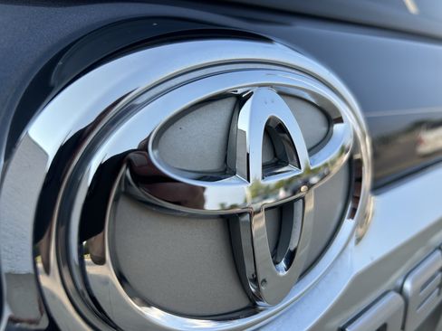 Used 2021 Toyota 4Runner Limited AWD/4WD image 7