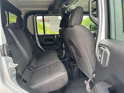 Used 2023 Jeep Gladiator Overland image 26