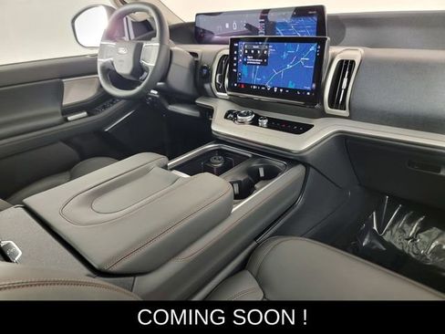 Used 2025 Ford Expedition Active image 32