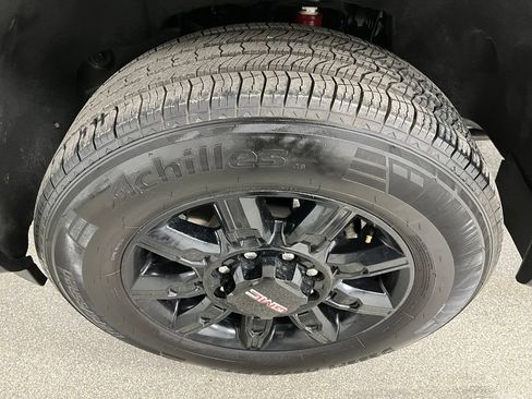 Used 2024 GMC Sierra 2500 AT4 w/ AT4 Preferred Package AWD/4WD image 15
