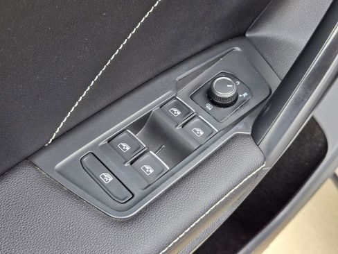 Used 2023 Volkswagen Tiguan SE R-Line FWD image 10