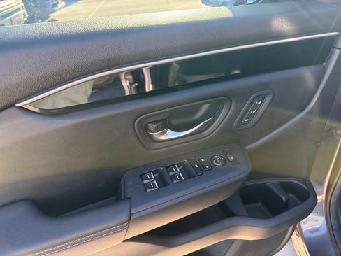 Used 2024 Honda Pilot Touring image 10