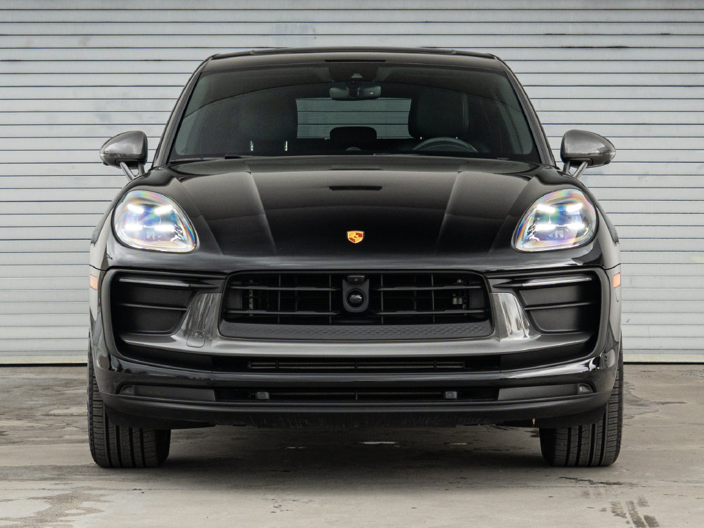 Certified 2026 Porsche Macan Turbo AWD/4WD image 31
