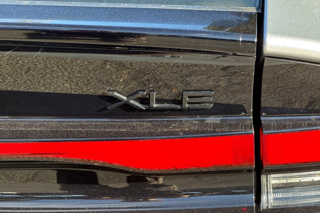 Certified 2025 Toyota Prius XLE FWD image 27