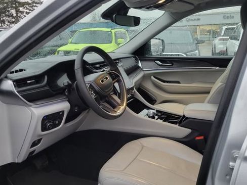 Used 2022 Jeep Grand Cherokee Overland image 12