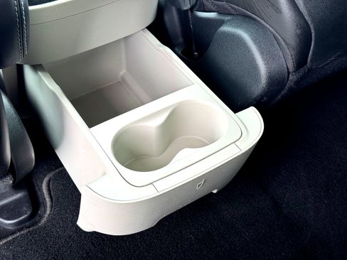 Used 2024 Chrysler Pacifica Select image 20