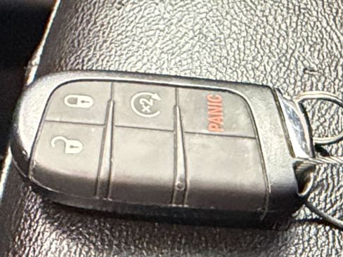 Used 2025 Jeep Compass Limited AWD/4WD image 19
