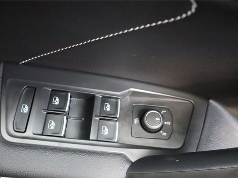 Certified 2023 Volkswagen Tiguan SE FWD image 14
