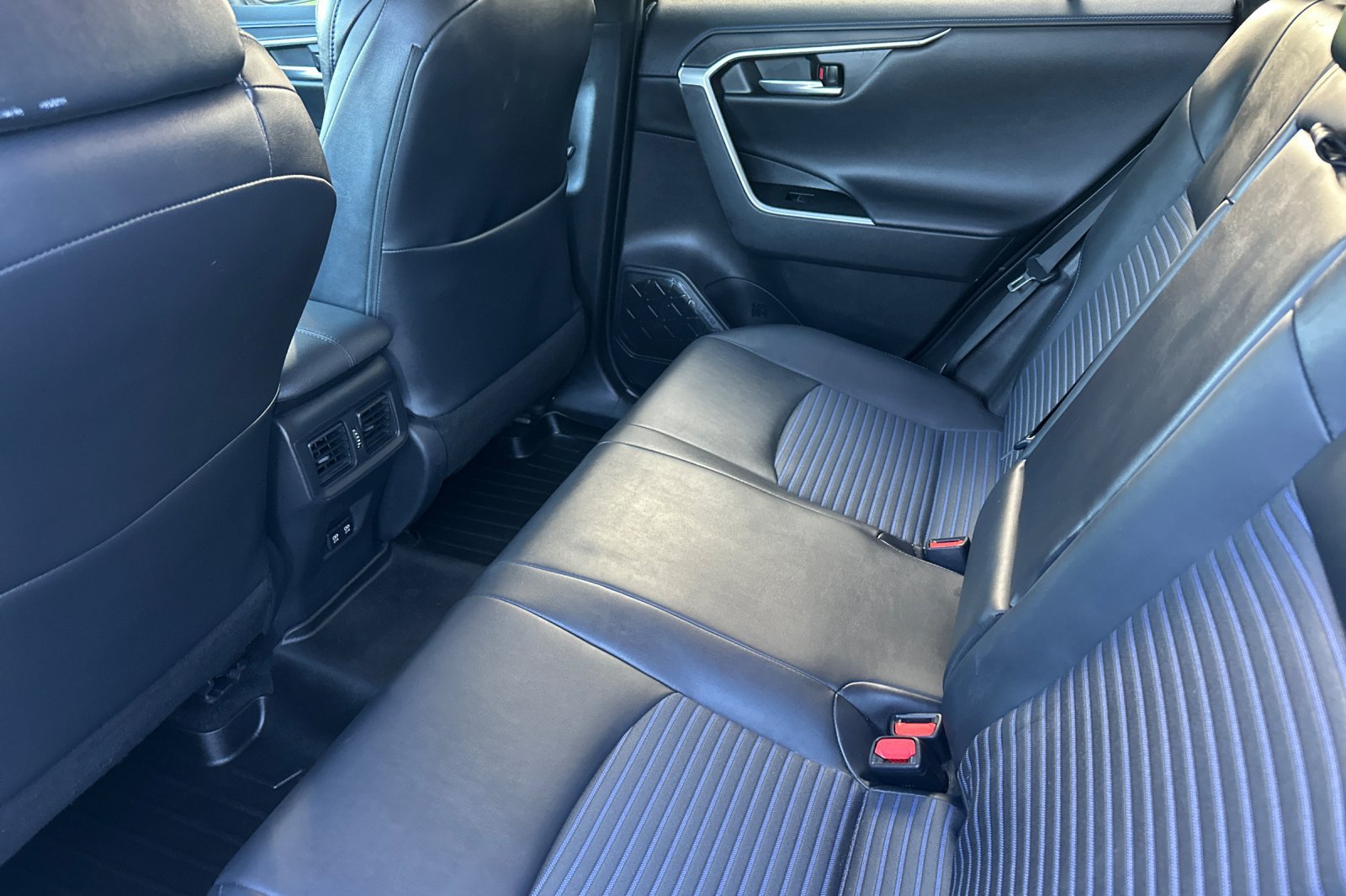 Used 2021 Toyota RAV4 XSE w/ XSE Grade Weather Package AWD/4WD image 9