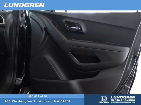 Used 2020 Chevrolet Trax LT w/ Redline Edition FWD image 15