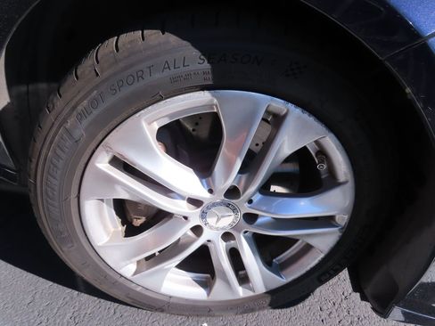 Used 2011 Mercedes-Benz E 550 Sedan image 18