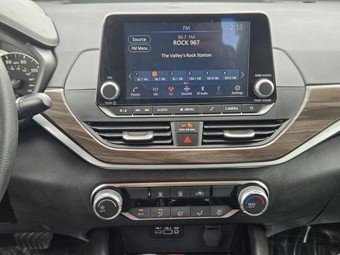 Used 2024 Nissan Altima 2.5 SV FWD image 16