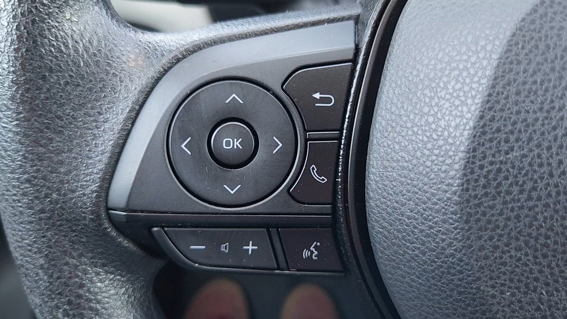 Used 2021 Toyota RAV4 XLE AWD/4WD image 11