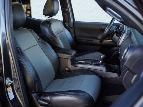 Used 2019 Toyota Tacoma TRD Off-Road w/ Technology Package image 22