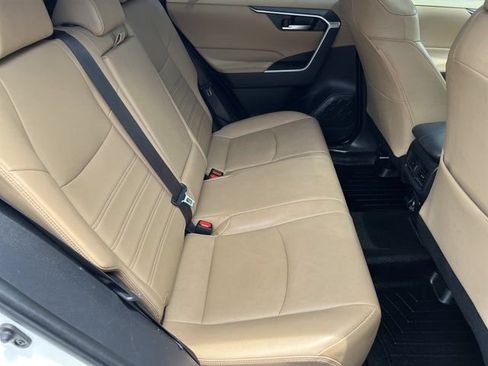 Used 2019 Toyota RAV4 XLE Premium FWD image 19