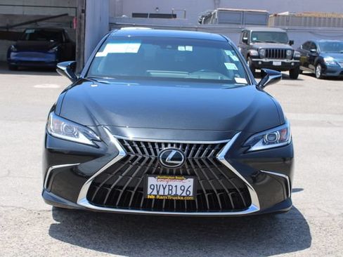 Used 2025 Lexus ES 300h w/ Premium Package FWD image 2