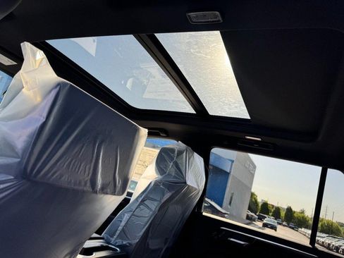 New 2026 Chevrolet Suburban Premier AWD/4WD image 5