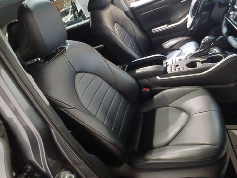 Used 2023 Toyota Highlander XLE image 27