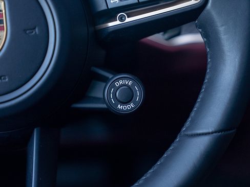Certified 2025 Porsche Cayenne GTS AWD/4WD image 9