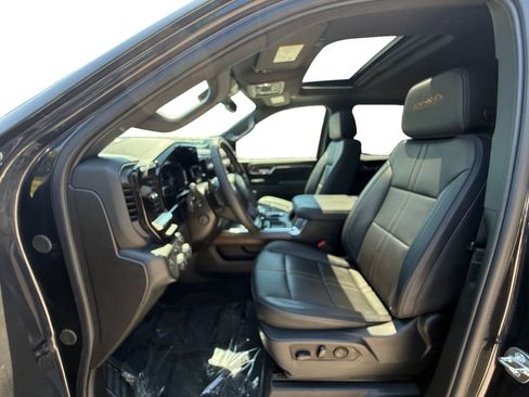 Used 2024 Chevrolet Silverado 1500 High Country w/ High Country Premium Package AWD/4WD image 9