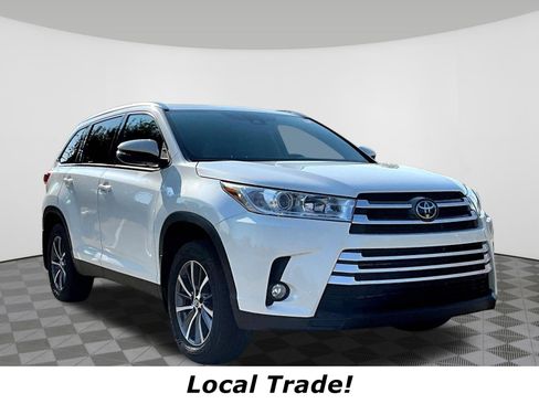 Used 2019 Toyota Highlander XLE AWD/4WD image 3
