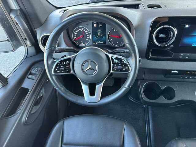 Used 2023 Mercedes-Benz Sprinter 2500 image 13