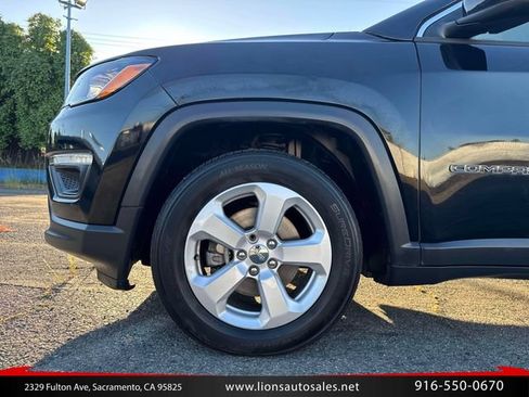 Used 2019 Jeep Compass Latitude FWD image 10
