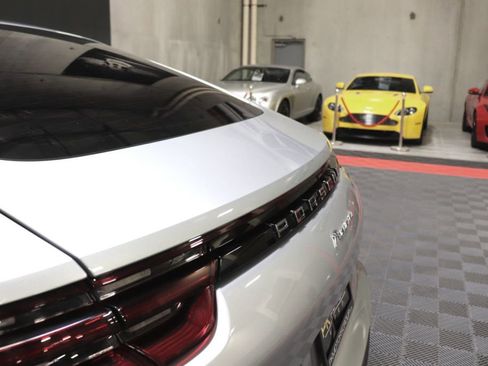 Used 2019 Porsche Panamera 4 image 78