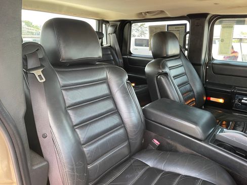 Used 2005 HUMMER H2 SUT w/ Preferred Equipment Group AWD/4WD image 25
