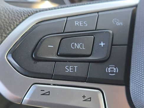 Used 2021 Volkswagen Atlas Cross Sport S image 28