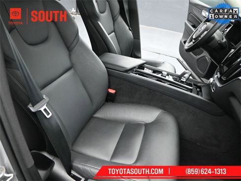 Used 2024 Volvo XC60 B5 Core image 27